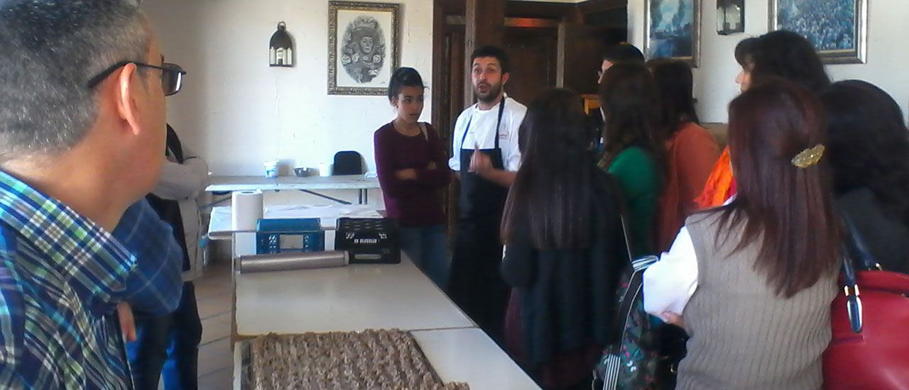 El chef Iván Cerdeño recibe a alumnas y alumnos de cocina del MPDL