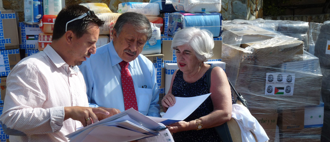 Entrega de medicinas y material médico para Gaza en la embajada palestina