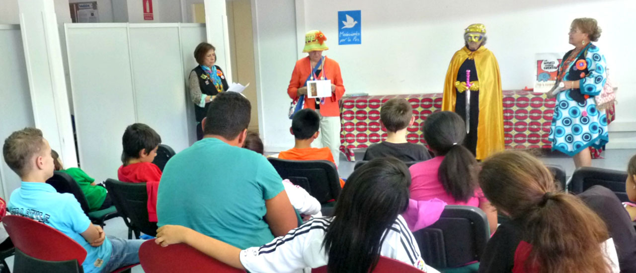 Los niños y niñas de la Escuela de Paz curso 2014-2015 se gradúan